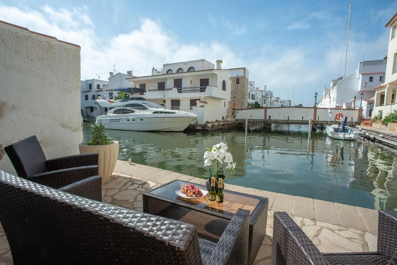 Hébergement de vacances Villa Casa Cartago à Empuriabrava Espagne