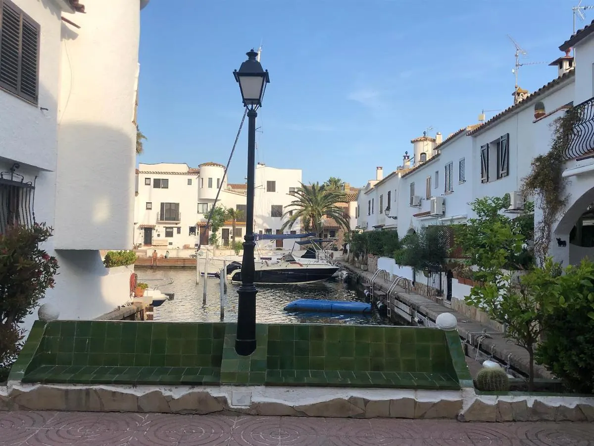 Villa Casa Cartago à Empuriabrava Hébergement de vacances